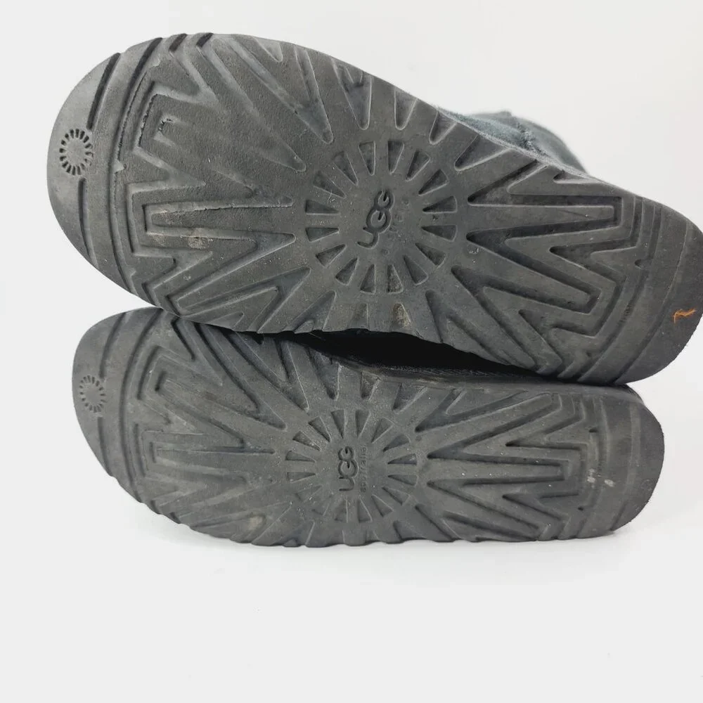 UGG Women's Black Classic Short Sheepskin Mid-Calf Winter Boots Size US 7 - Picture 5 of 7